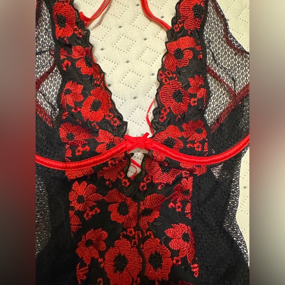 NWOT La Vie En Rose black/red lingerie size Small - Picture 3 of 4